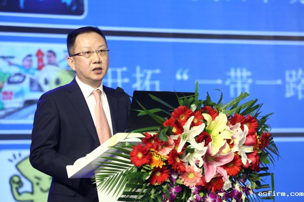 伟德app官方正版下载地址副会长、中国家用纺织品行业协会会长杨兆华