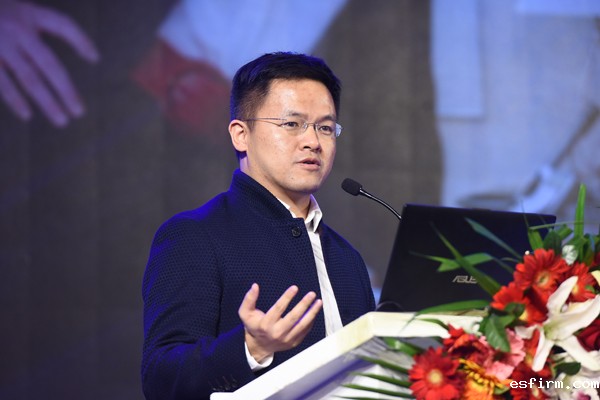 码隆科技联合创始人兼CEO黄鼎隆