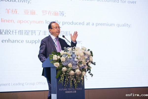 新疆维吾尔自治区人民政府副秘书长、新疆纺织服装就业领导小组办公室主任梁勇