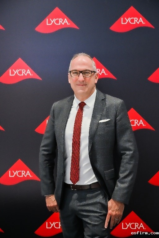 莱卡公司首席品牌和创新官Steve Stewart