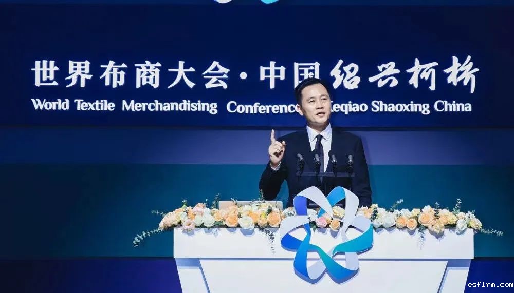 安踏体育用品有限公司执行董事、联席首席执行官吴永华